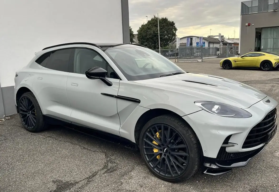 Aston Martin DBX 707 2026, front view — Marbella Luxury Car Rental, Marbella. The Aston Martin DBX 707 carries its 707 hp with the kind of composure that makes an SUV…
