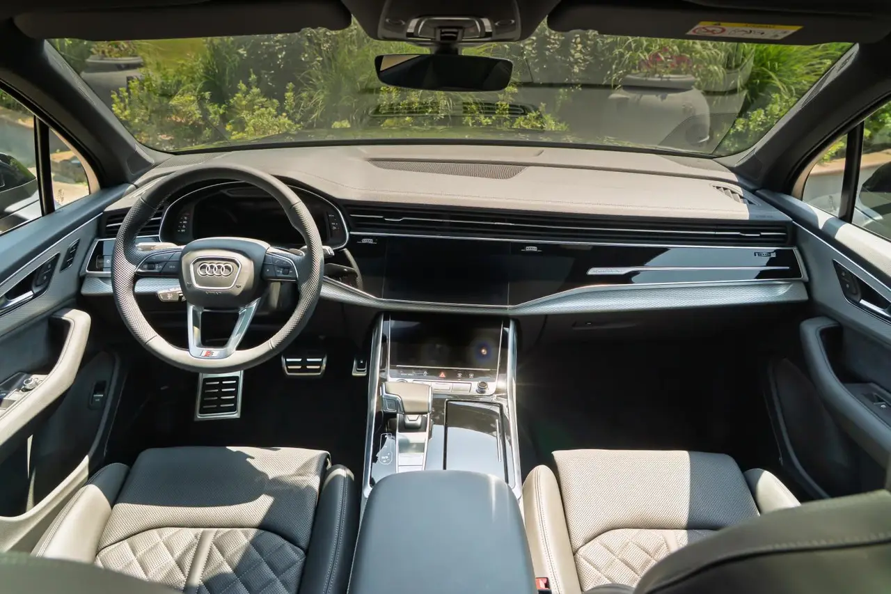 Audi Q7 50 TDI S-Line Edition 2025, exterior — Marbella Luxury Car Rental, Marbella. The 2025 Audi Q7 50 TDI S-Line Edition runs a 286 hp diesel drivetrain built around…