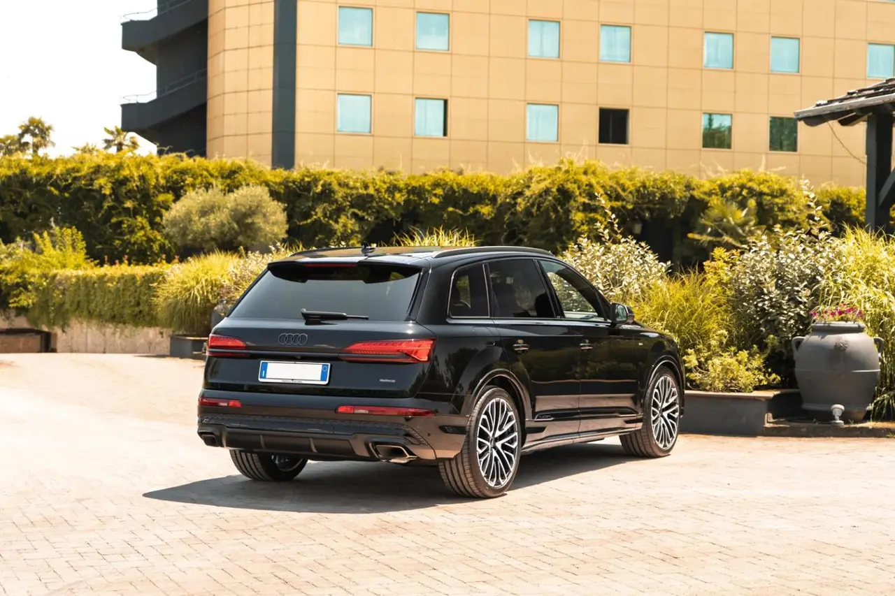 Audi Q7 50 TDI S-Line Edition 2025, dashboard — Marbella Luxury Car Rental, Marbella. The 2025 Audi Q7 50 TDI S-Line Edition runs a 286 hp diesel drivetrain built around…