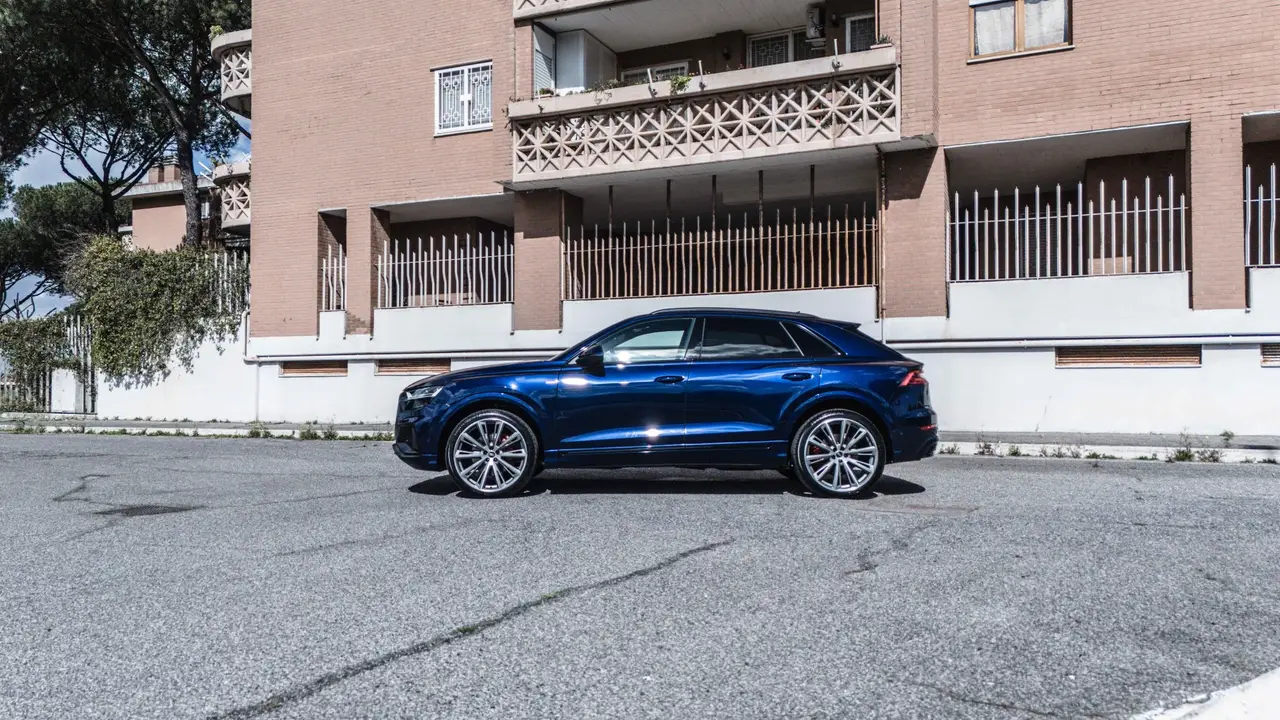 Audi Q8 55 TFSI 2022, front view — Marbella Luxury Car Rental, Marbella. The Audi Q8 55 TFSI pairs a 340 hp V6 with the composed, quattro-driven manners that make…