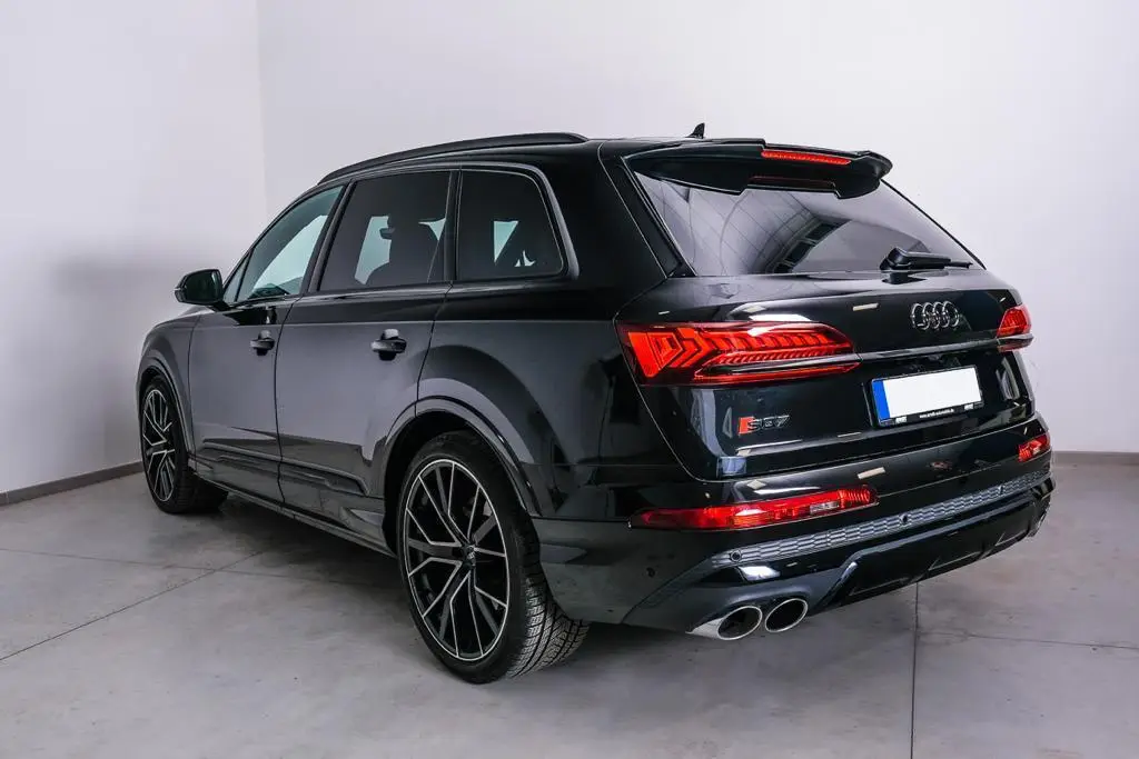 Audi SQ7 2025, rear view — Marbella Luxury Car Rental, Marbella. The 2025 Audi SQ7 pairs a 507 hp V8 with genuine seven-seat capacity, which is not a…