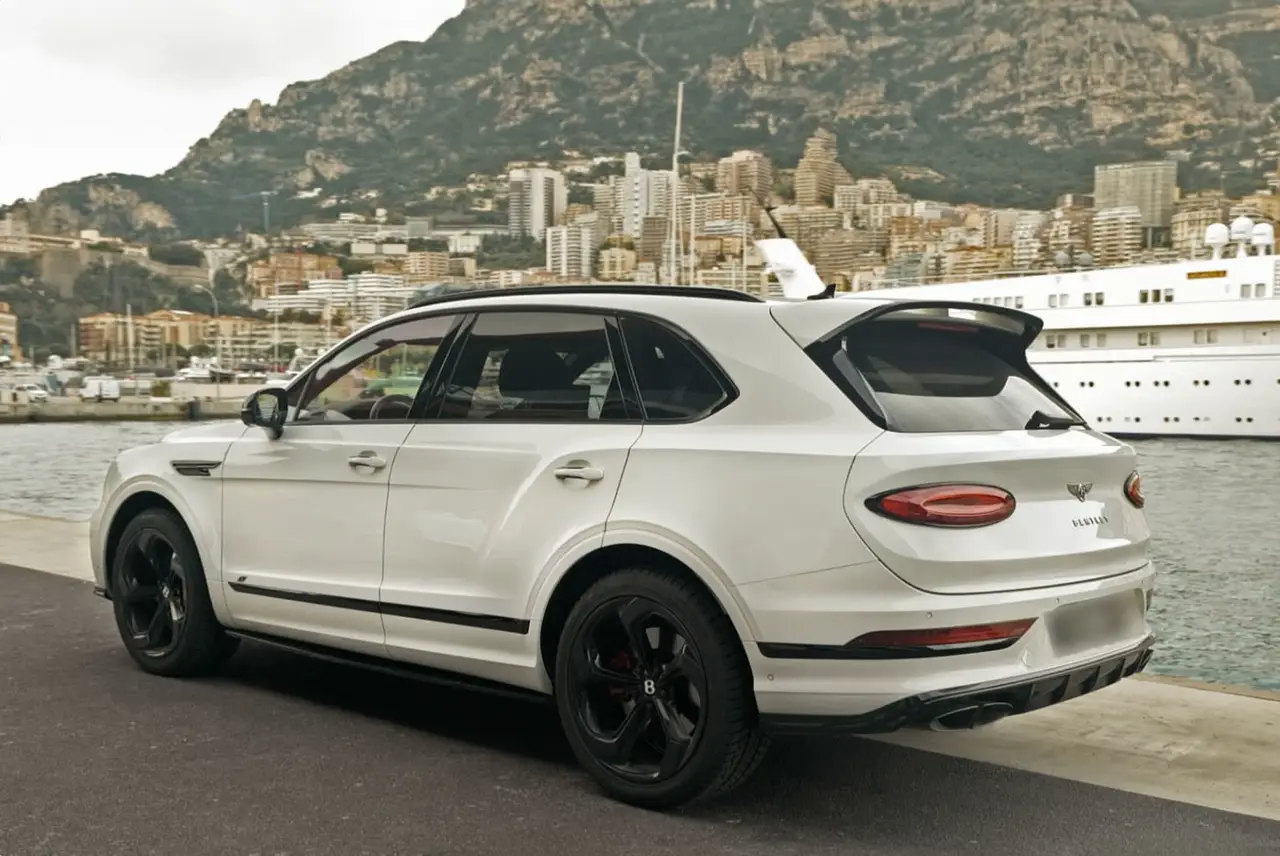 Bentley Bentayga V8-S 2024, exterior — Marbella Luxury Car Rental, Marbella. The Bentley Bentayga V8-S carries its 550 hp with a weight and quiet that most SUVs never…