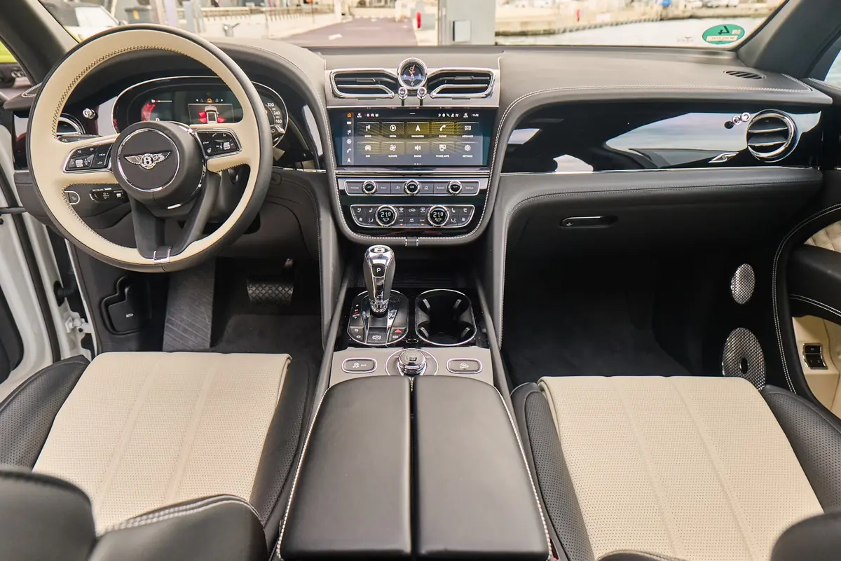 Bentley Bentayga V8-S 2024, dashboard — Marbella Luxury Car Rental, Marbella. The Bentley Bentayga V8-S carries its 550 hp with a weight and quiet that most SUVs never…