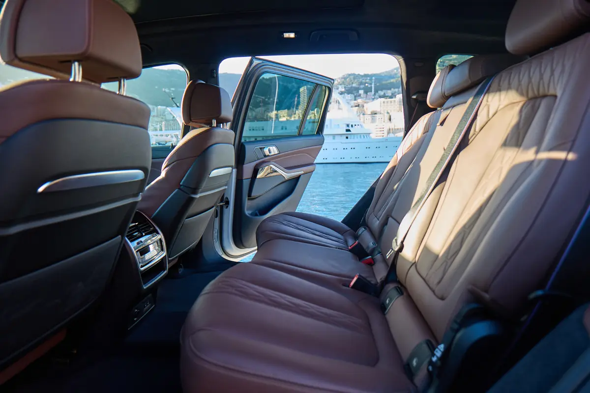 BMW X7 40d M 2024, rear view — Marbella Luxury Car Rental, Marbella. The 2024 BMW X7 40d M carries seven seats and 352 hp in a body long enough to matter on…