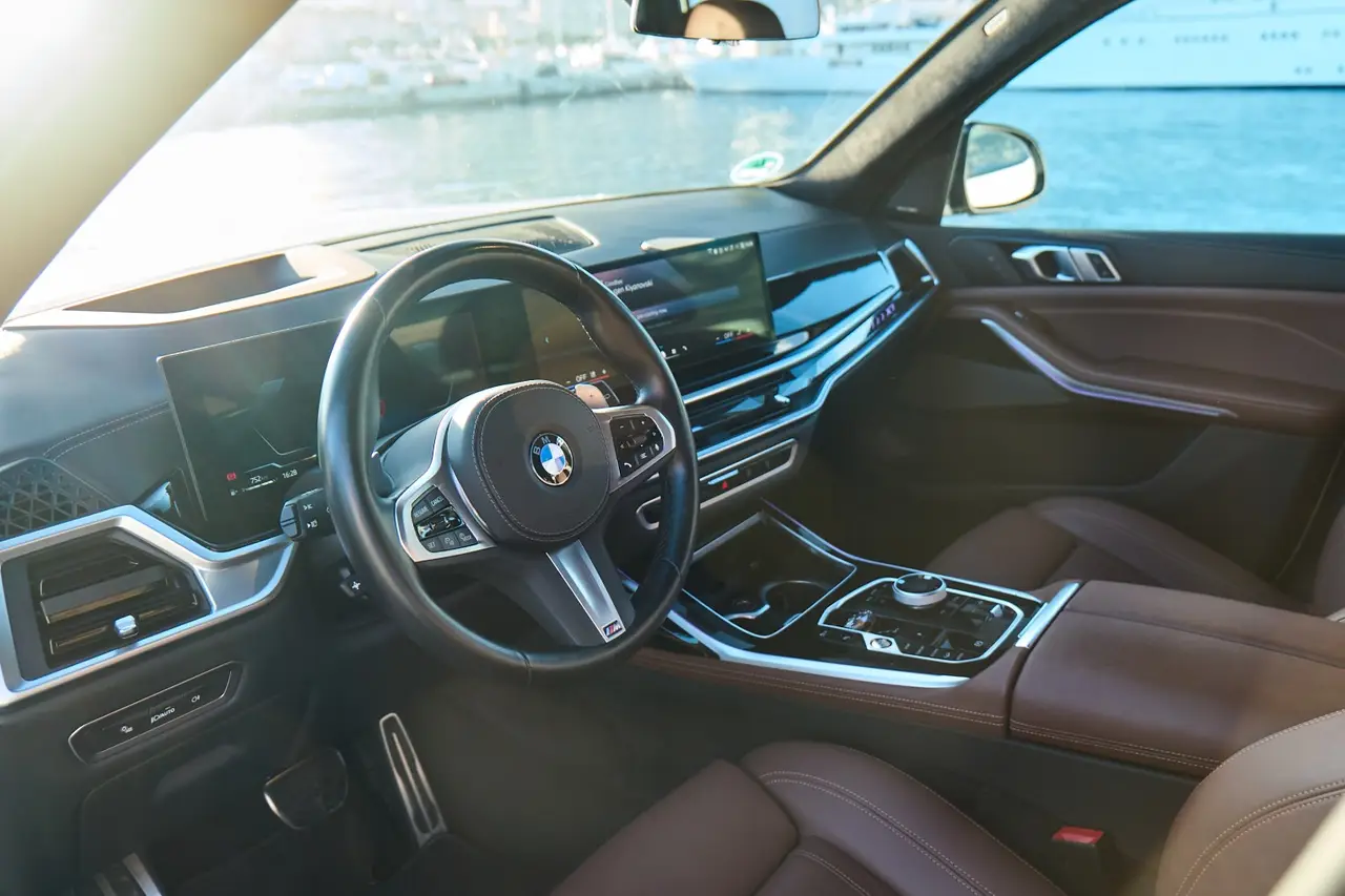 BMW X7 40d M 2024, interior — Marbella Luxury Car Rental, Marbella. The 2024 BMW X7 40d M carries seven seats and 352 hp in a body long enough to matter on…