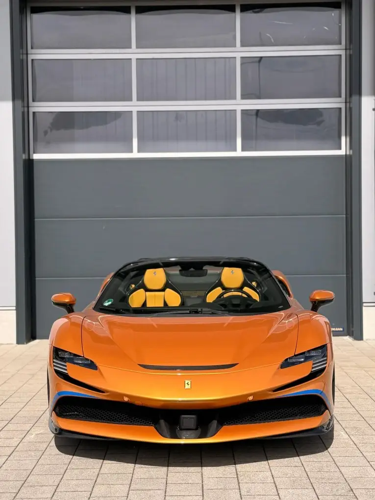 Ferrari SF90 Spider Tailor Made 2025, front view — Marbella Luxury Car Rental, Marbella. The Ferrari SF90 Spider Tailor Made pairs a plug-in hybrid V8 layout with 986 hp, making…