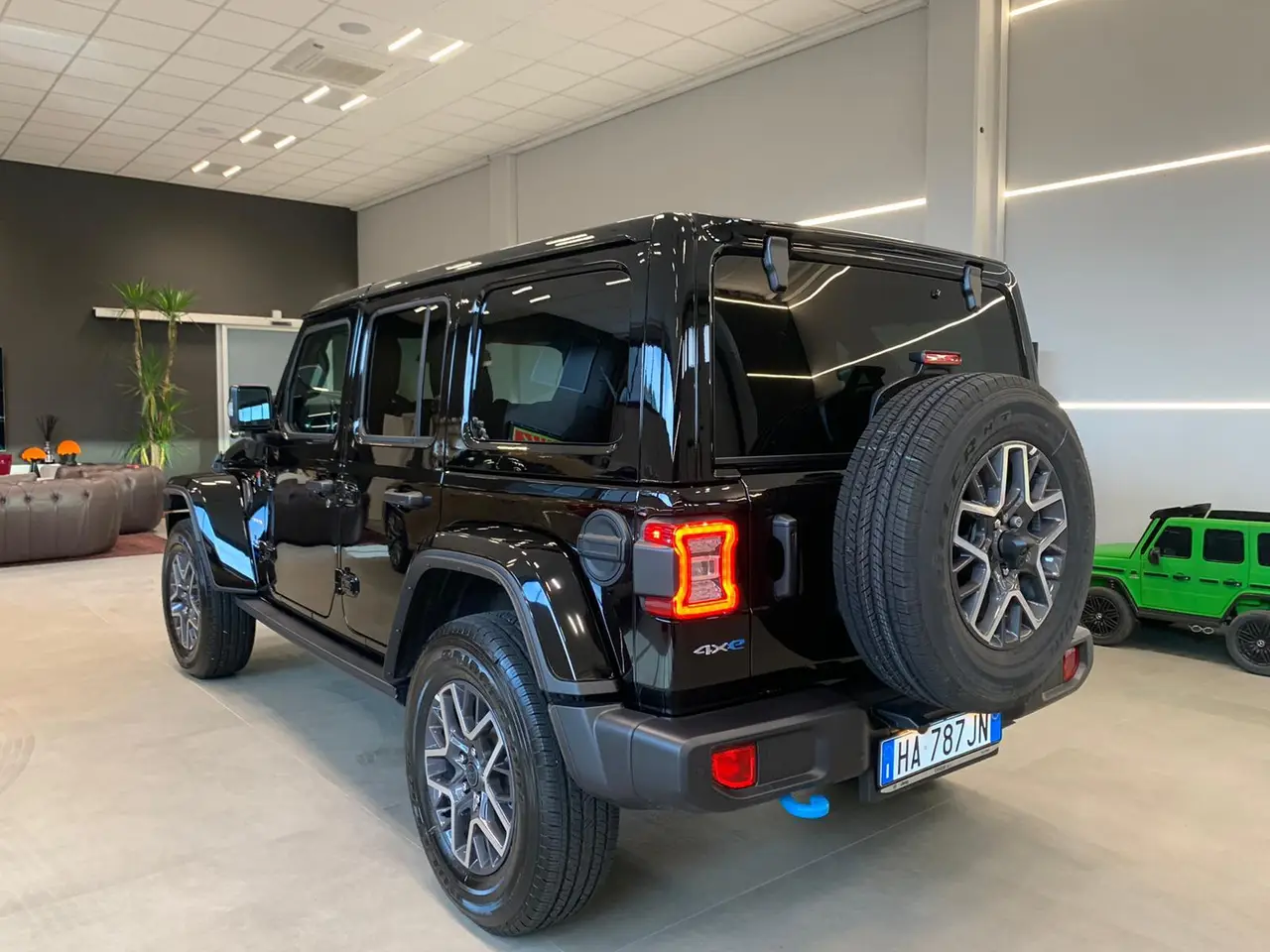 Jeep Wrangler 2025, exterior — Marbella Luxury Car Rental, Marbella. The 2025 Jeep Wrangler brings a different kind of presence to the fleet: upright, boxy,…