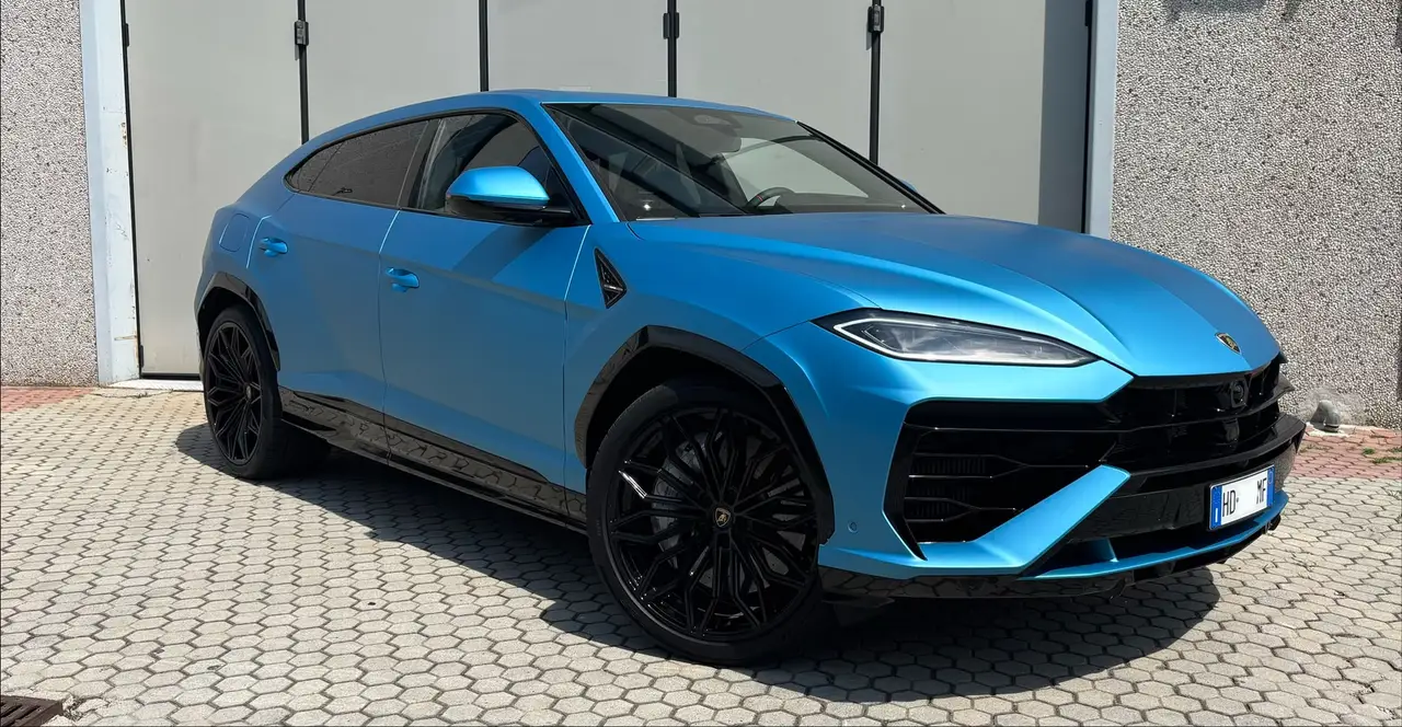 Lamborghini Urus SE 2025 — Marbella Luxury Car Rental, Marbella. The Lamborghini Urus SE brings 800 hp to a body style that most owners actually use…