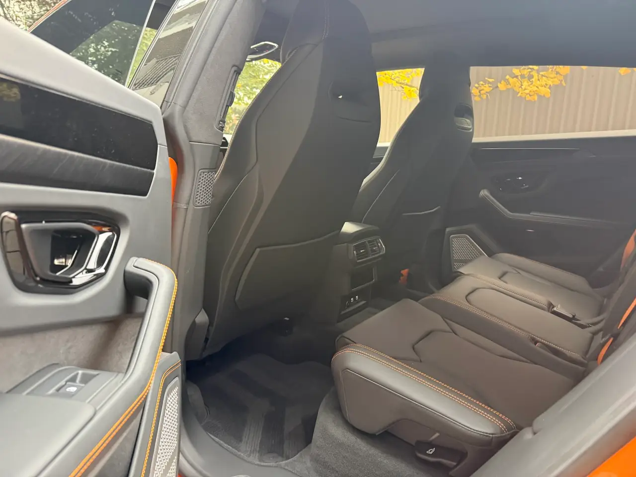 Lamborghini URUS SE 2025, dashboard — Marbella Luxury Car Rental, Marbella. The Lamborghini URUS SE brings 800 hp and a five-seat cabin together in a way few cars…