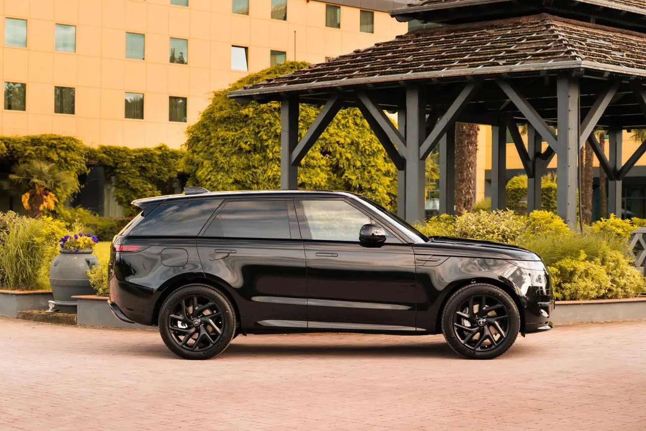 Land Rover Range Rover Sport Dynamic SE 2025, exterior — Marbella Luxury Car Rental, Marbella. The 2025 Range Rover Sport Dynamic SE carries 360 hp with the kind of composure that…