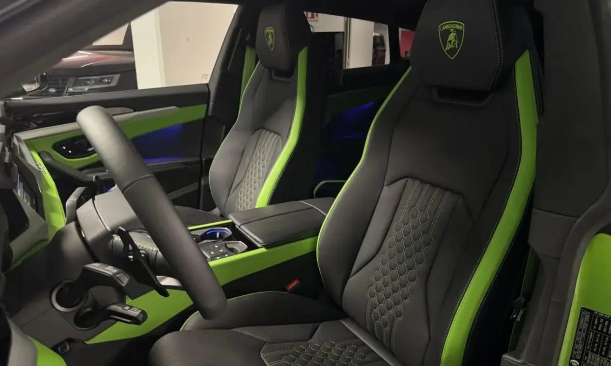 Land Rover Range Rover Sport Dynamic SE 2025, interior — Marbella Luxury Car Rental, Marbella. The 2025 Range Rover Sport Dynamic SE carries 360 hp with the kind of composure that…