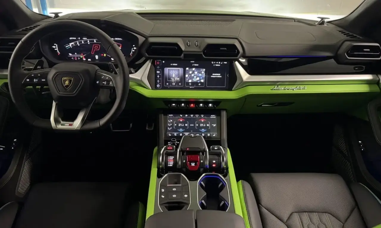 Land Rover Range Rover Sport Dynamic SE 2025, dashboard — Marbella Luxury Car Rental, Marbella. The 2025 Range Rover Sport Dynamic SE carries 360 hp with the kind of composure that…