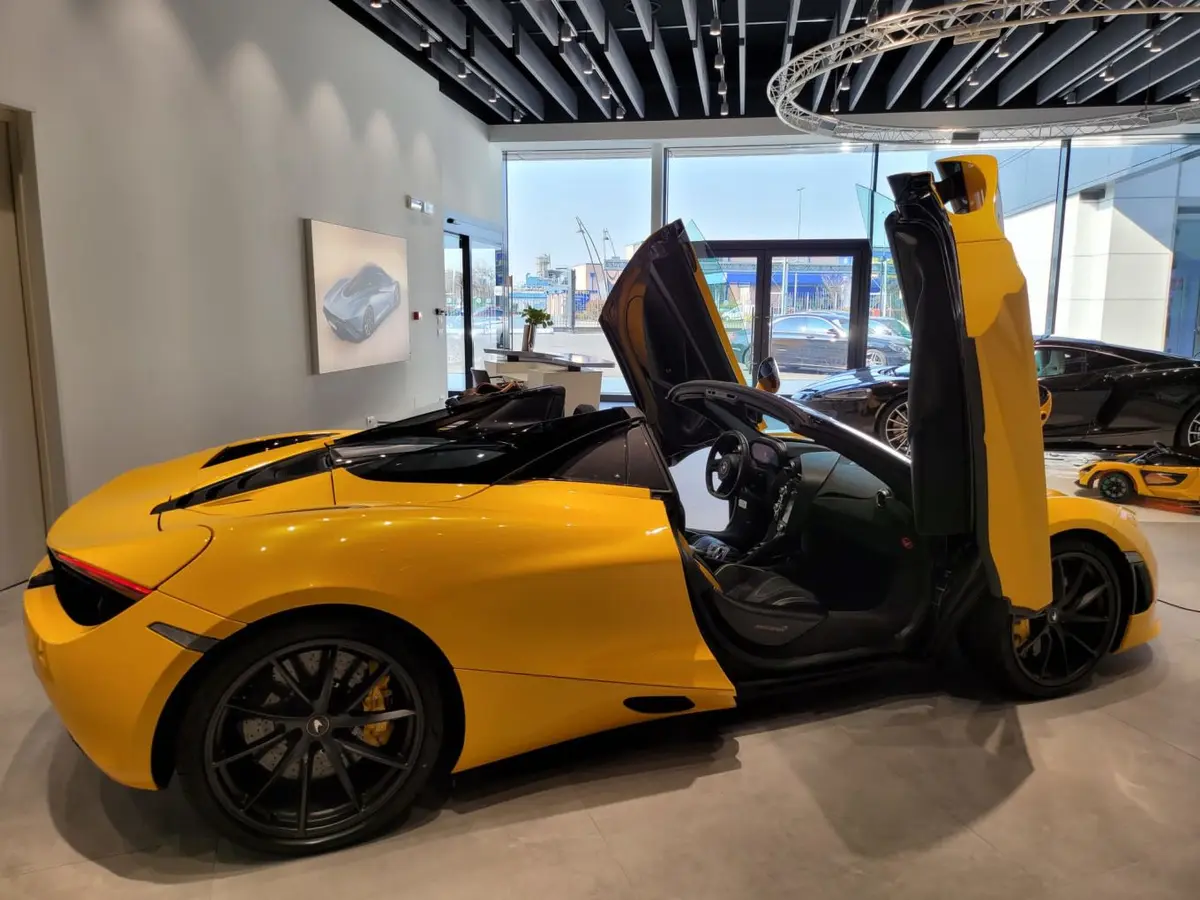 McLaren 720S Spider 2022, front view — Marbella Luxury Car Rental, Marbella. The McLaren 720S Spider carries its 720 hp with the kind of directness that makes a…