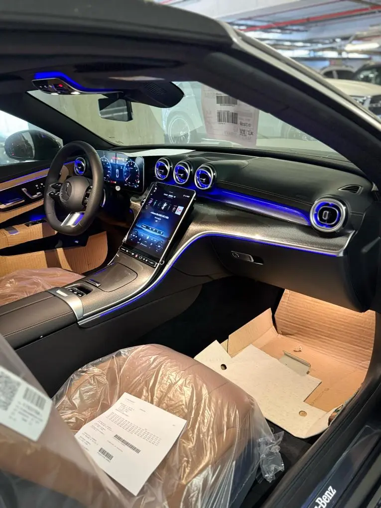 Mercedes Benz CLE 300 Cabriolet AMG Premium 2025, exterior — Marbella Luxury Car Rental, Marbella. El Mercedes Benz CLE 300 Cabriolet AMG Premium de 2025 combina la sobriedad de un…
