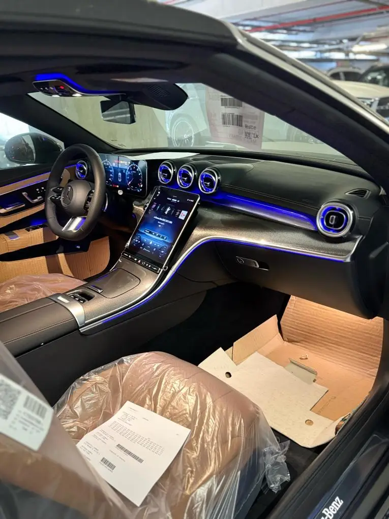 Mercedes Benz CLE 300 Cabriolet AMG Premium 2025, exterior — Marbella Luxury Car Rental, Marbella. El Mercedes Benz CLE 300 Cabriolet AMG Premium de 2025 combina la sobriedad de un…