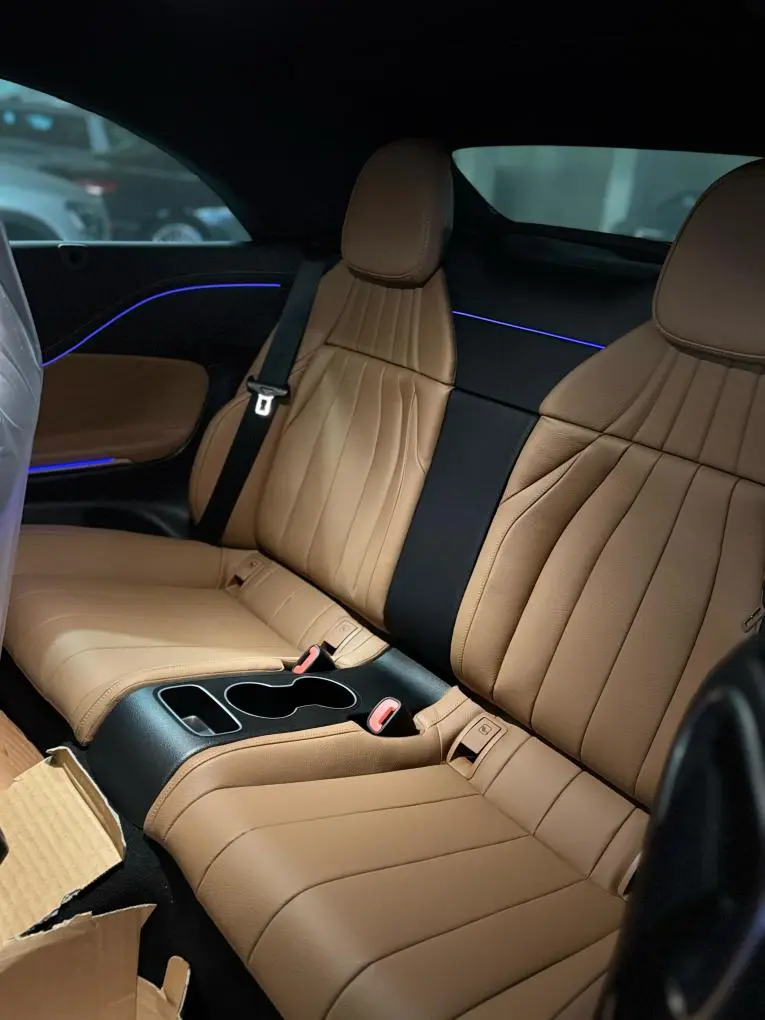 Mercedes Benz CLE 300 Cabriolet AMG Premium 2025, vista trasera — Marbella Luxury Car Rental, Marbella. El Mercedes Benz CLE 300 Cabriolet AMG Premium de 2025 combina la sobriedad de un…
