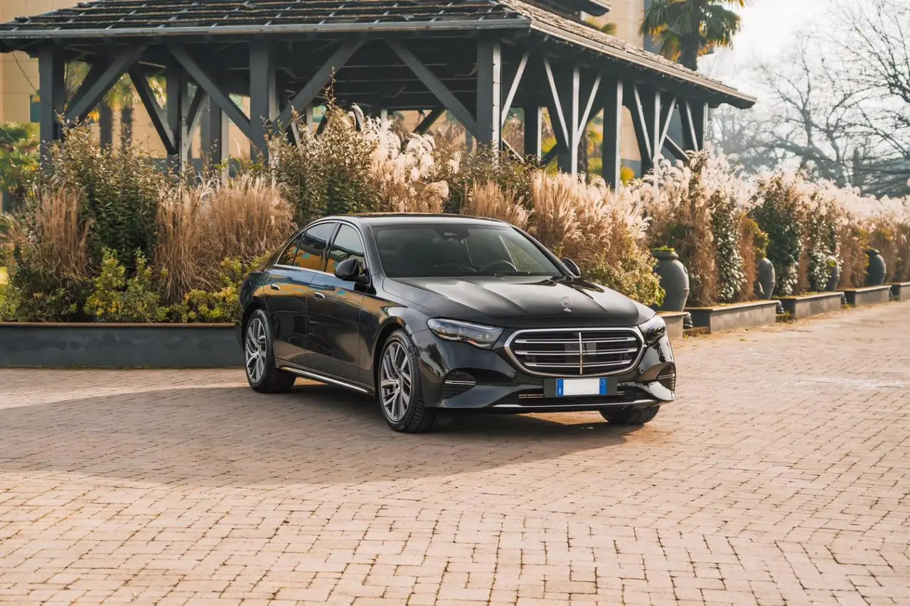 Mercedes Benz E-klasse 220d Premium Plus 2026, rear view — Marbella Luxury Car Rental, Marbella. The 2026 Mercedes Benz E-Klasse 220d Premium Plus is the sort of car that does the job…