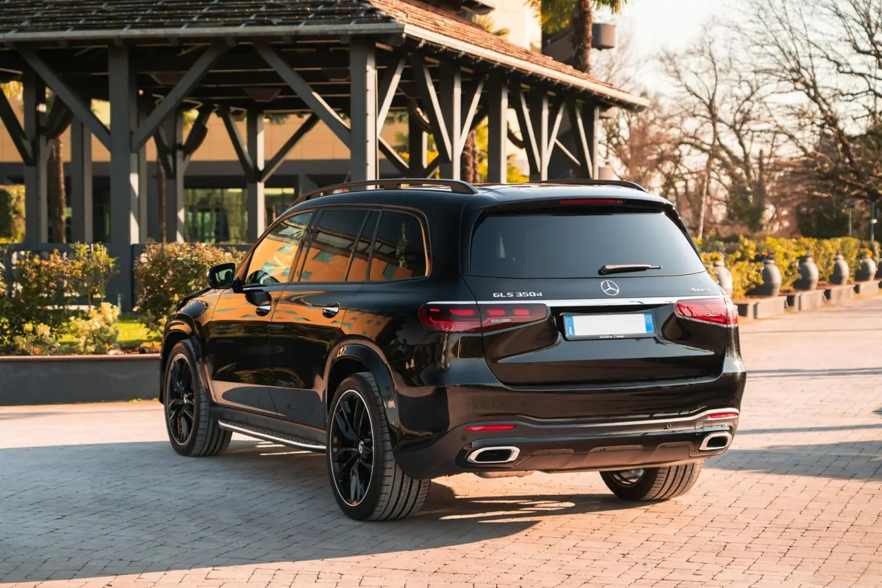 Mercedes Benz GLS-klasse 350 D Exclusive 7 Posti 2025, exterior — Marbella Luxury Car Rental, Marbella. The 2025 Mercedes-Benz GLS-Klasse 350d Exclusive is built for the practical end of…