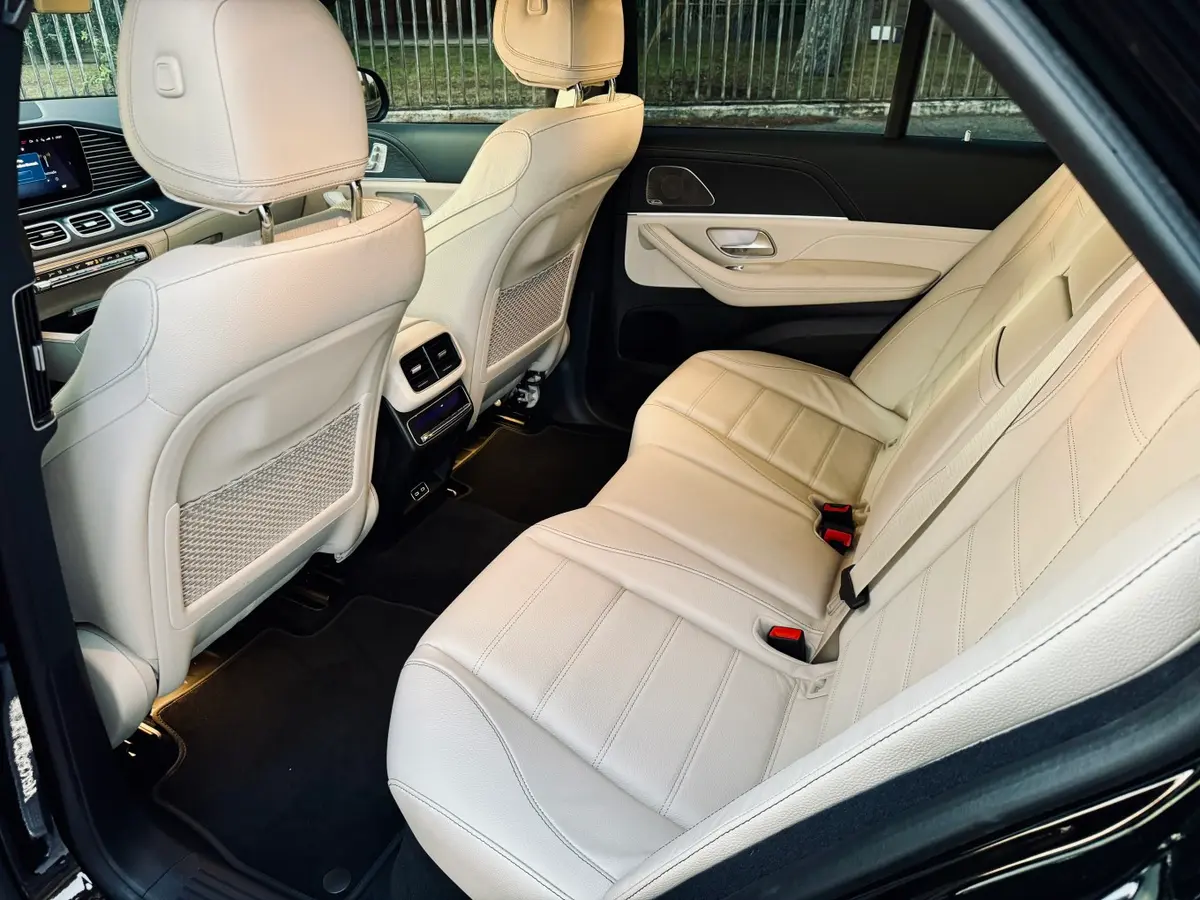Mercedes Benz GLS Maybach 2022, front view — Marbella Luxury Car Rental, Marbella. The Mercedes Benz GLS Maybach carries its 550 hp with the kind of restraint that defines…