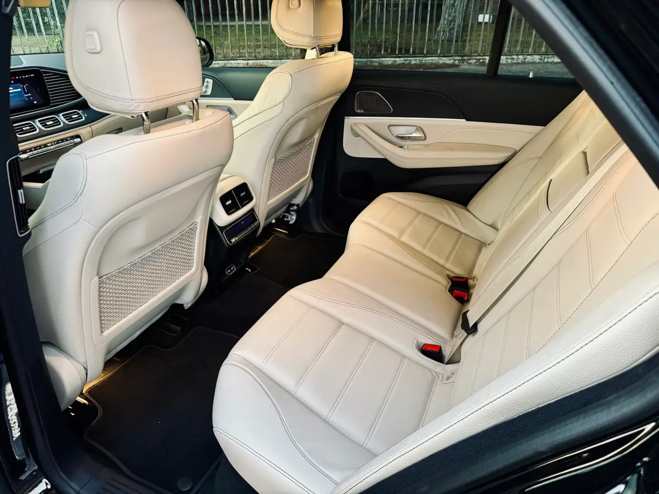 Mercedes Benz GLS Maybach 2022, front view — Marbella Luxury Car Rental, Marbella. The Mercedes Benz GLS Maybach carries its 550 hp with the kind of restraint that defines…