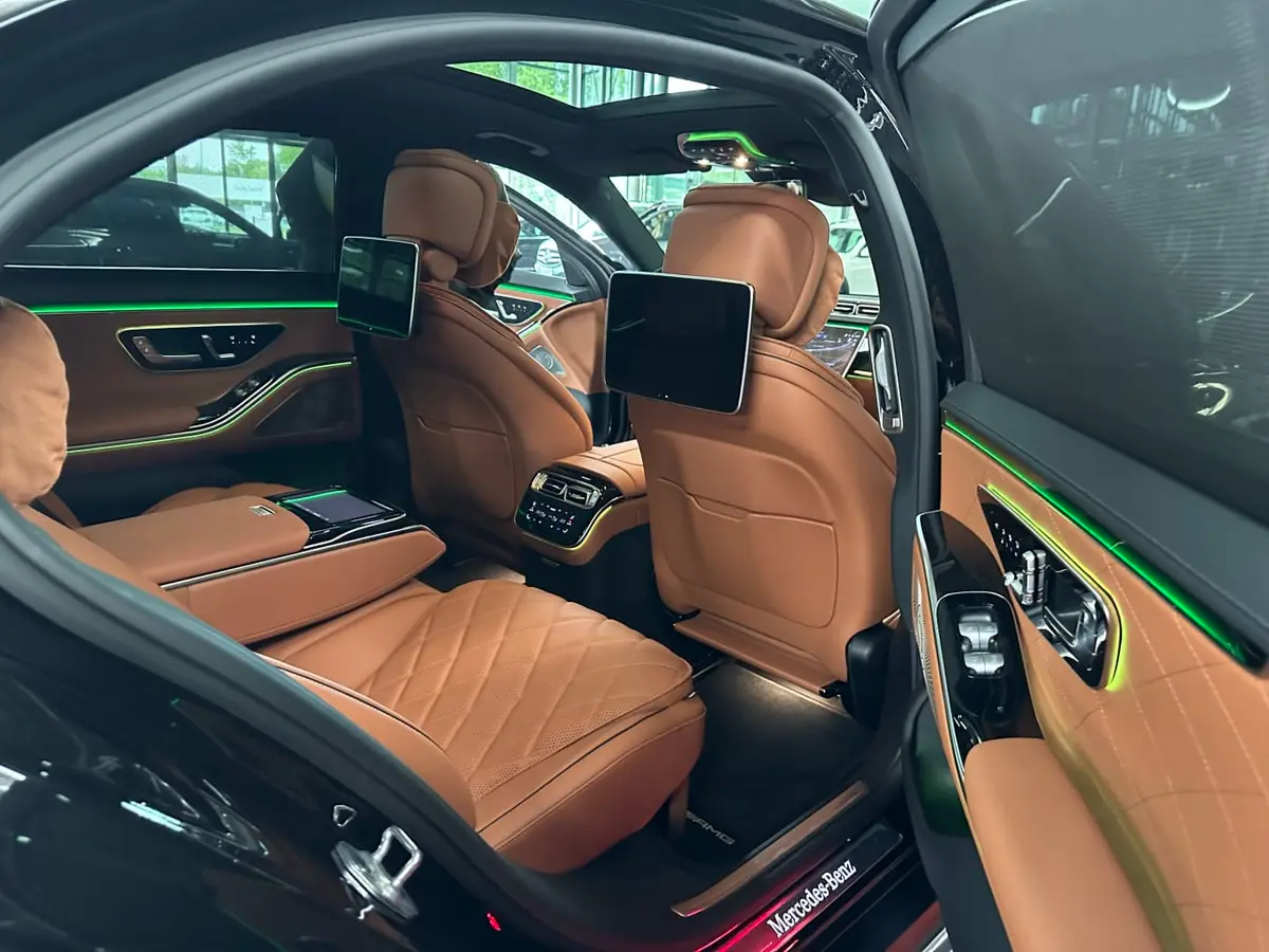 Mercedes Benz S-klasse S400 Long 4-Matic 2023, dashboard — Marbella Luxury Car Rental, Marbella. The Mercedes-Benz S400 Long 4-Matic carries its 367 hp quietly. This is a long-wheelbase…