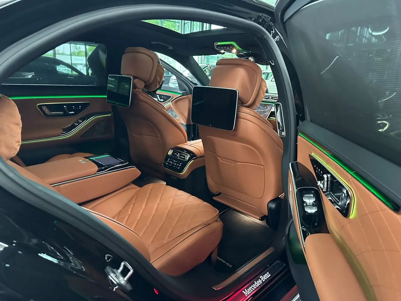 Mercedes Benz S-klasse S400 Long 4-Matic 2023, dashboard — Marbella Luxury Car Rental, Marbella. The Mercedes-Benz S400 Long 4-Matic carries its 367 hp quietly. This is a long-wheelbase…