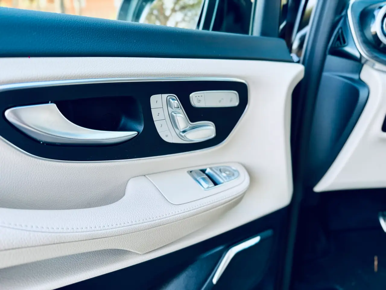 Mercedes Benz V300 4x4 XL VIP (Captain, 7 seat) 2025, front view — Marbella Luxury Car Rental, Marbella. The Mercedes Benz V300 4x4 XL VIP is built for groups who need space without splitting…