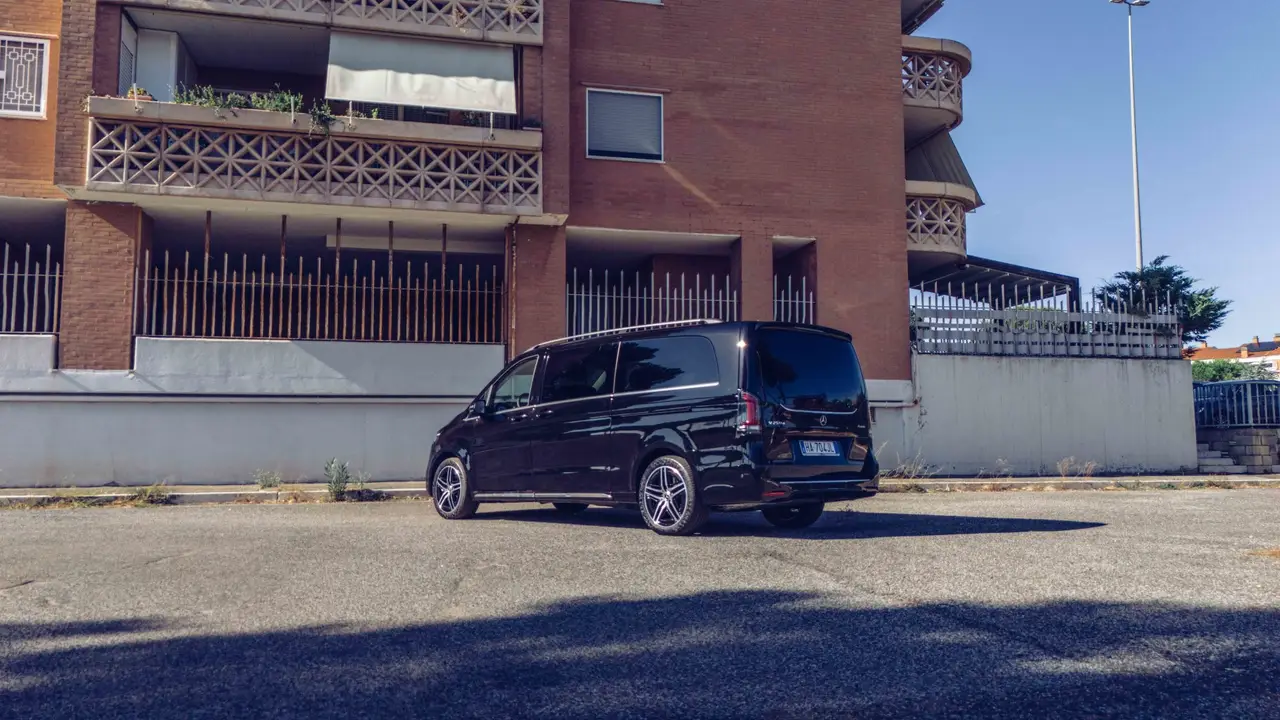 Mercedes Benz V300 4x4 XL VIP (Captain, 7 seat) 2025, interior — Marbella Luxury Car Rental, Marbella. The Mercedes Benz V300 4x4 XL VIP is built for groups who need space without splitting…
