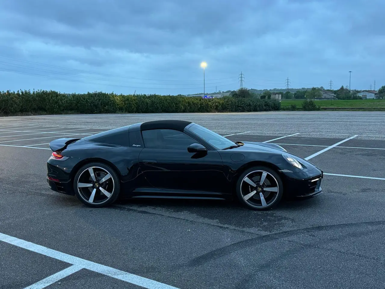 Porsche 911 Targa 2025, front view — Marbella Luxury Car Rental, Marbella. The 2025 Porsche 911 Targa carries 541 hp through the familiar Targa silhouette, with the…
