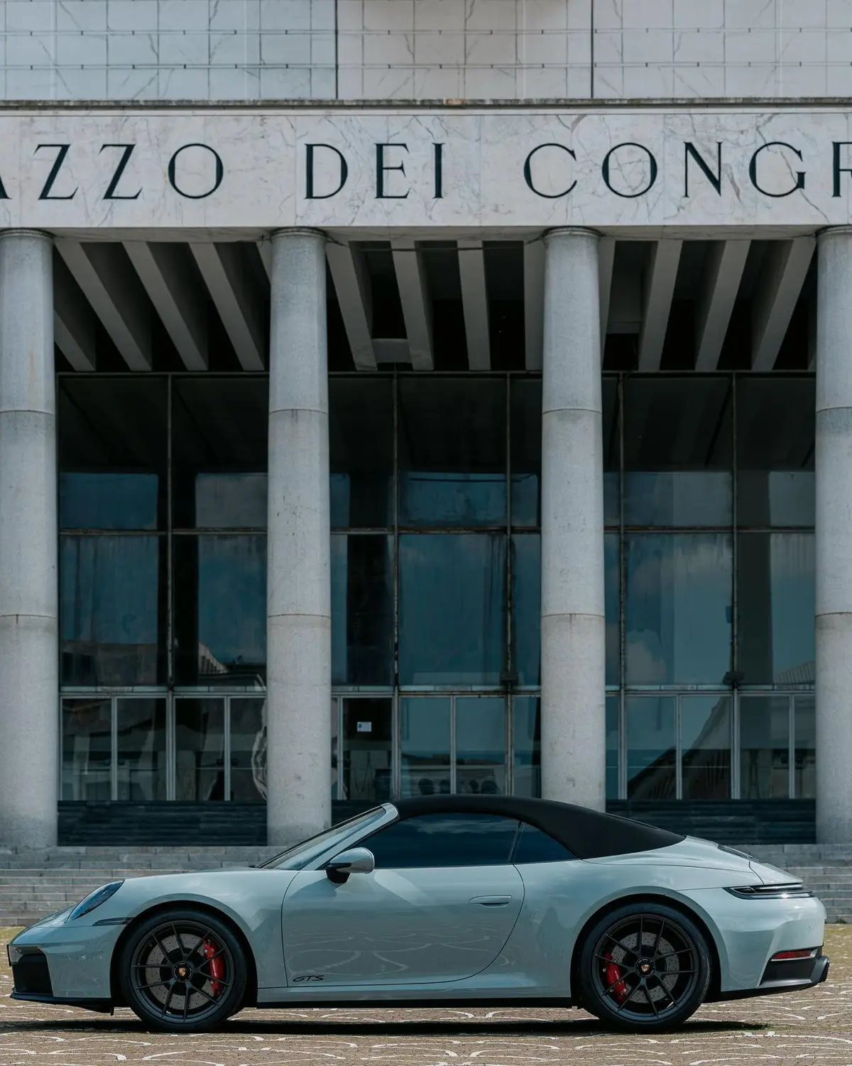 Porsche Carrera Spyder 992,2 GTS 2025, front view — Marbella Luxury Car Rental, Marbella. The 2025 Porsche Carrera Spyder 992.2 GTS pairs 541 hp with a four-seat cabin, an unusual…