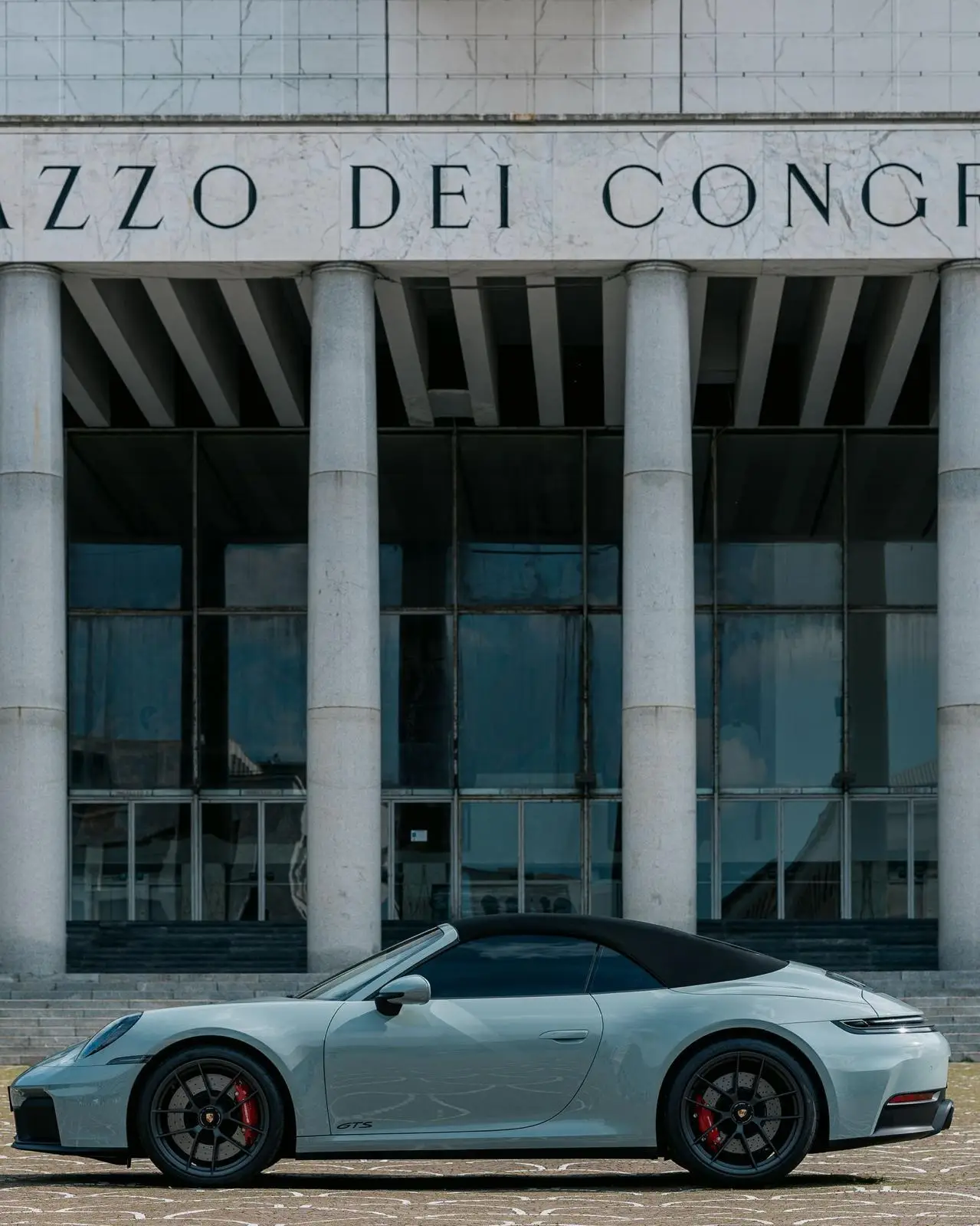 Porsche Carrera Spyder 992,2 GTS 2025, front view — Marbella Luxury Car Rental, Marbella. The 2025 Porsche Carrera Spyder 992.2 GTS pairs 541 hp with a four-seat cabin, an unusual…