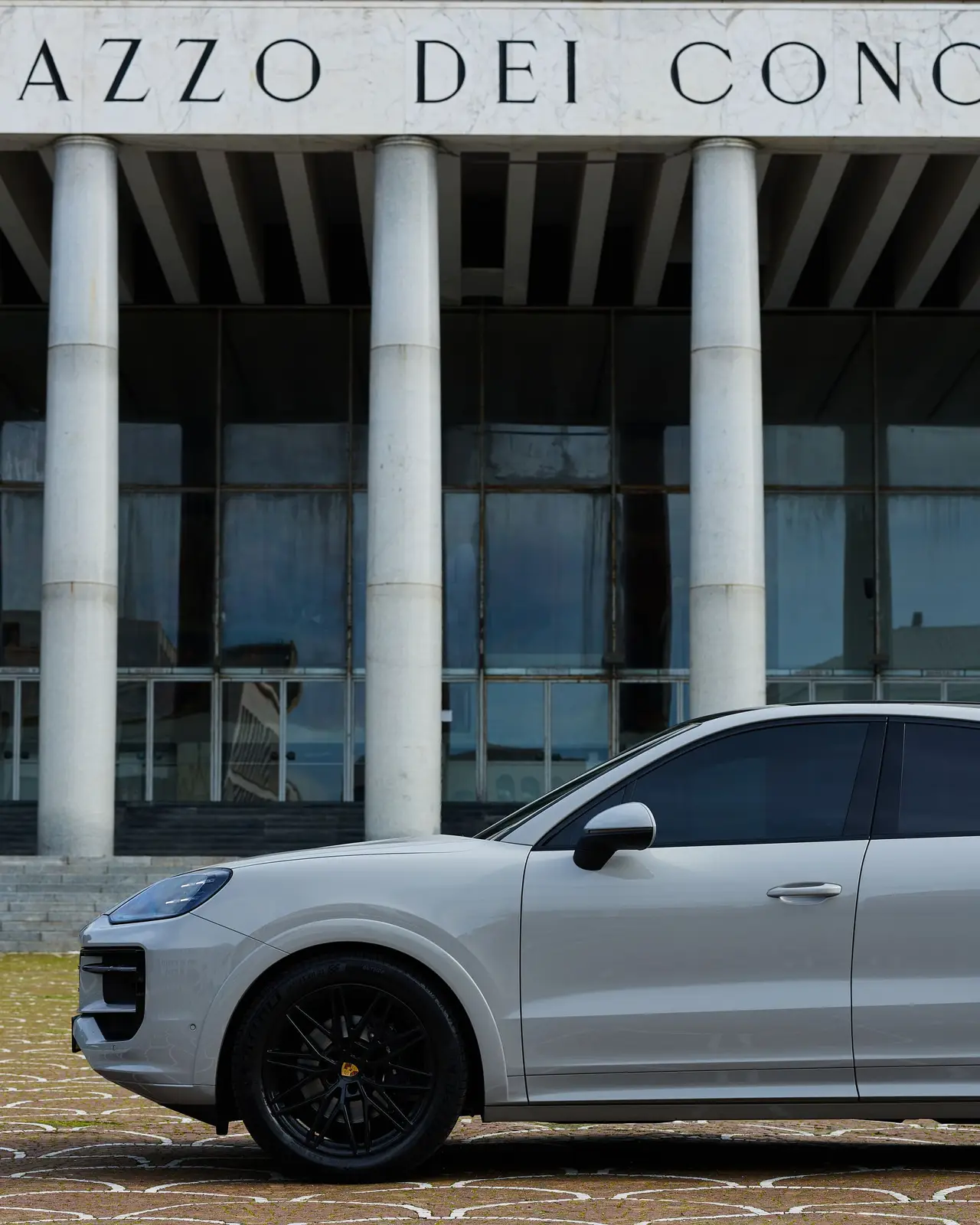Porsche Cayenne 2025, front view — Marbella Luxury Car Rental, Marbella. The 2025 Porsche Cayenne carries 353 hp through a body built for grip rather than…