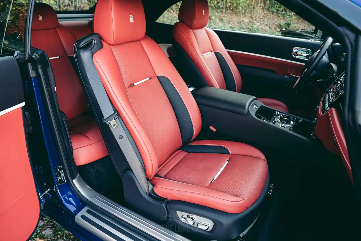 Rolls-Royce Dawn 2022, rear view — Marbella Luxury Car Rental, Marbella. The Rolls-Royce Dawn is a drop-top four-seater built for slow, deliberate driving rather…