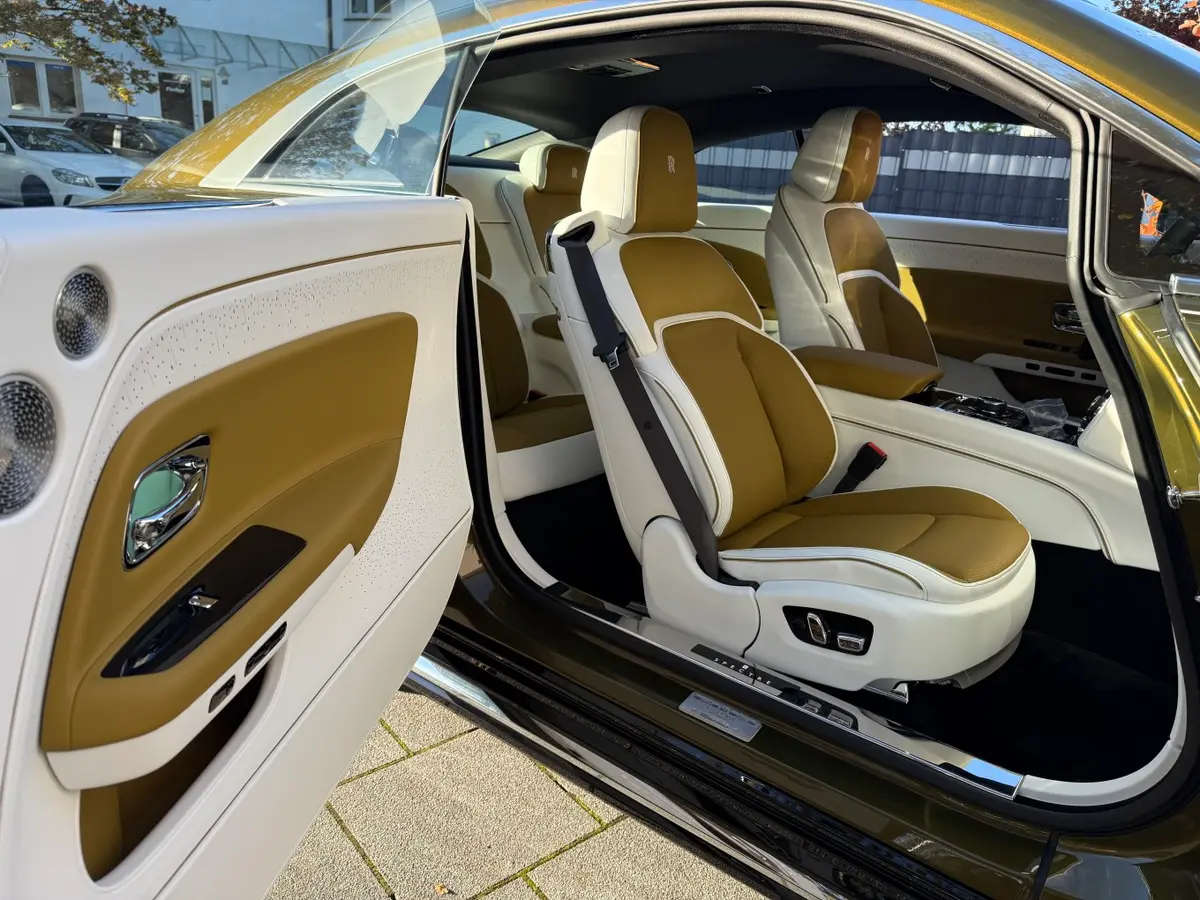 Rolls-Royce Spectre 2024, front view — Marbella Luxury Car Rental, Marbella. The Rolls-Royce Spectre is Rolls-Royce's electric grand tourer, and the 584 hp beneath…
