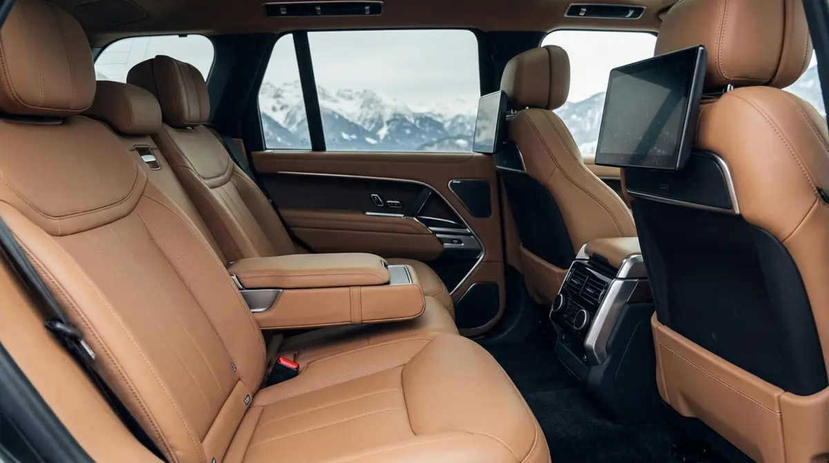 Rover Range Rover Autobiography P530 2026, dashboard — Marbella Luxury Car Rental, Marbella. The 2026 Range Rover Autobiography P530 carries 530 hp with the kind of quiet authority…