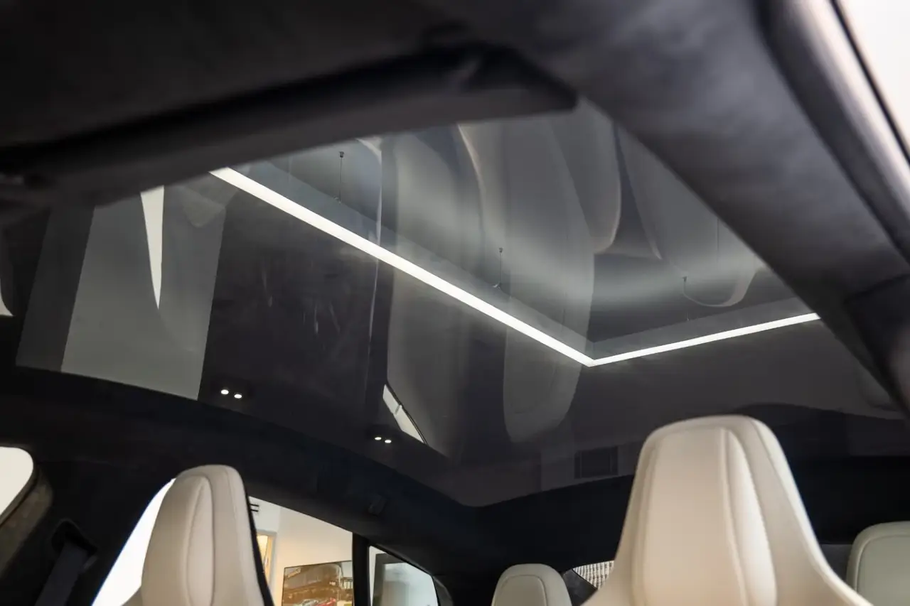 Tesla Model S Plaid 2025, exterior — Marbella Luxury Car Rental, Marbella. The Tesla Model S Plaid trades engine notes for outright force: 1020 hp delivered through…