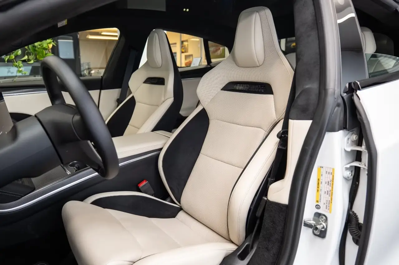 Tesla Model S Plaid 2025, rear view — Marbella Luxury Car Rental, Marbella. The Tesla Model S Plaid trades engine notes for outright force: 1020 hp delivered through…